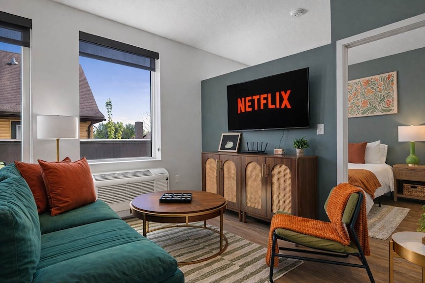Lux Apt W/gym | Near Uptown - Minneapolis, MN