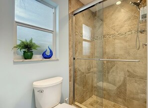 Shower, hair dryer, towels - Heated Saltwater Pool, 3 Bed, 2 Bath Joyful Waterside (Cape Coral)