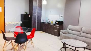 Apartamento básico, vistas a la ciudad | Interior