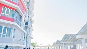 Apartamento básico, vistas a la ciudad | Piscina | Una piscina al aire libre