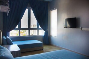 Cortinas blackout, tabla de planchar con plancha y wifi gratis 