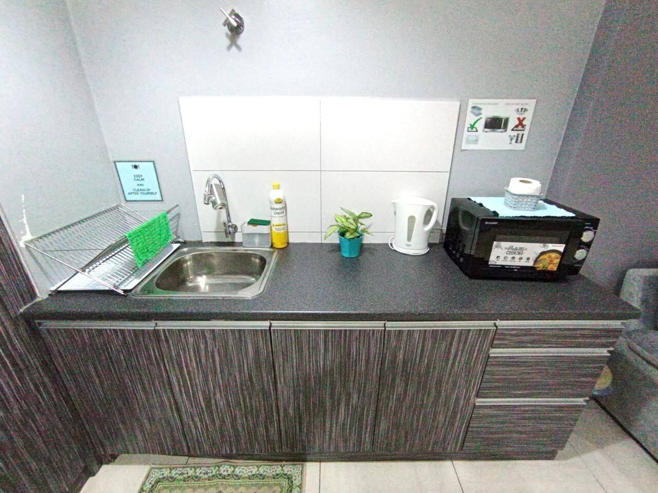 Basic Apartment, City View | Private kitchen