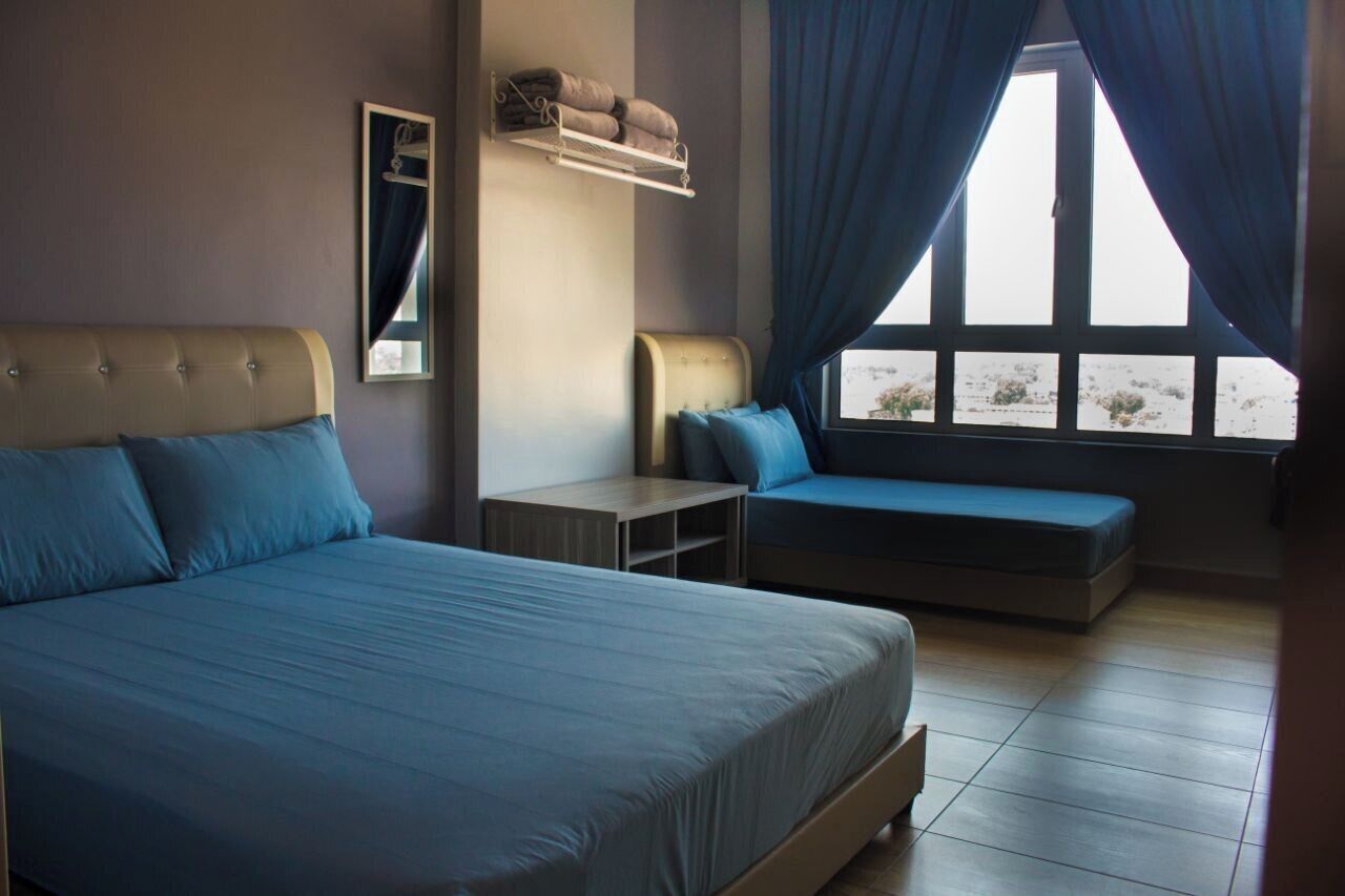 Cortinas blackout, tabla de planchar con plancha y wifi gratis 