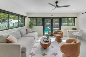 Smart TV, books - FIFA Perfect 19KM | Hollywood Palms: Mins to beach, Pool-Spa, BBQ (Hollywood)