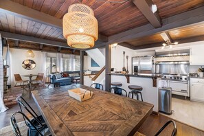 Dining - Updated 3BR/2BA Ski & Hiking townhome near Heavenly! (Stateline)