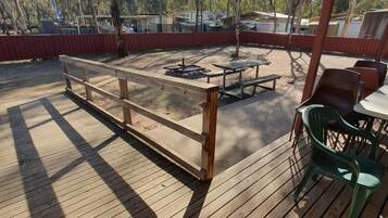 4 Bedroom Laanecoorie Lodge @ Laanecoorie Lakeside | Terrace/patio