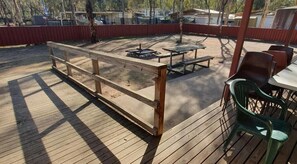 4 Bedroom Laanecoorie Lodge @ Laanecoorie Lakeside | Terrace/patio - Tiny Away Escape at Laanecoorie Lakeside (Laanecoorie)