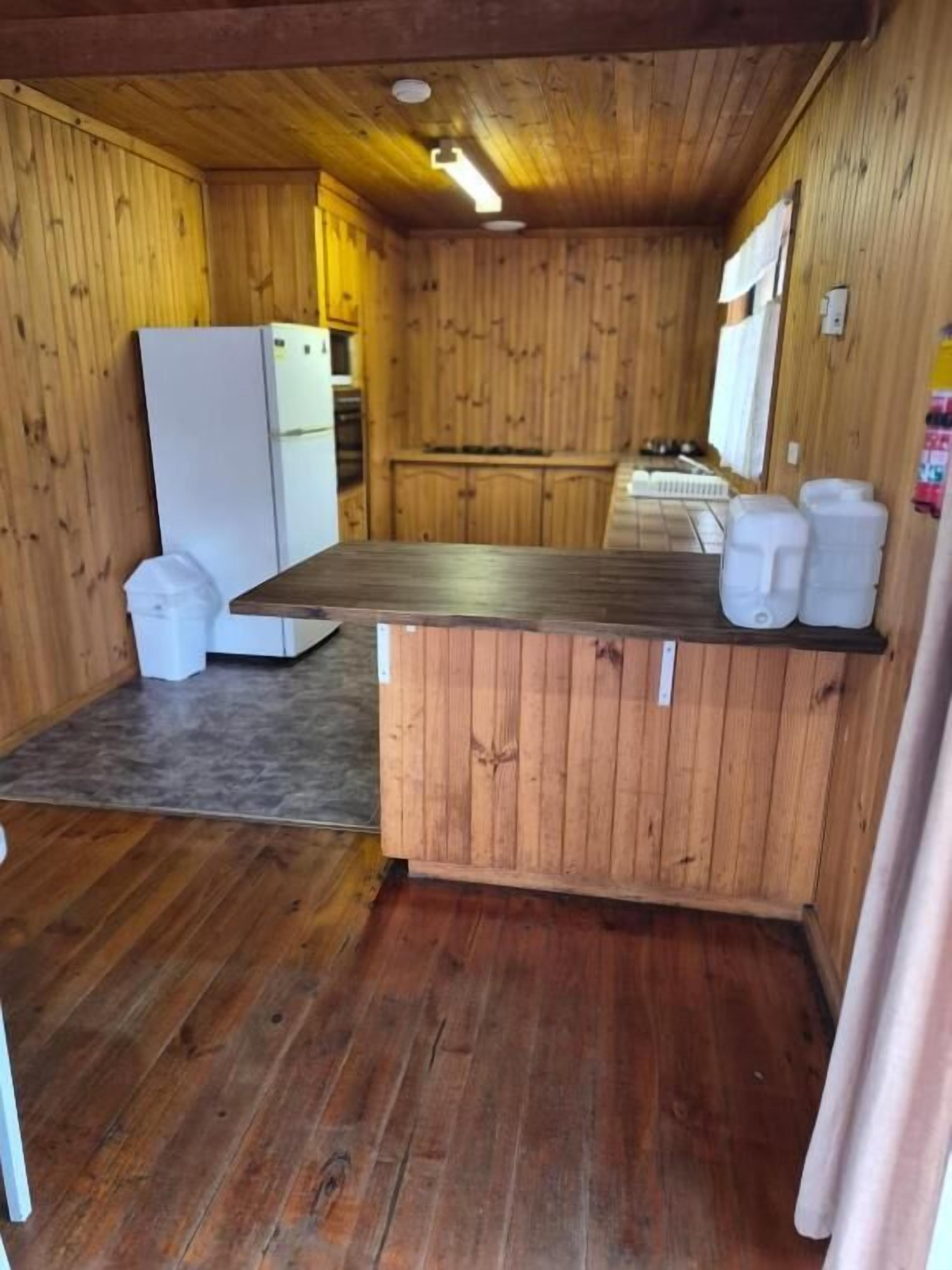 4 Bedroom Laanecoorie Lodge @ Laanecoorie Lakeside | Private kitchen