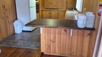 4 Bedroom Laanecoorie Lodge @ Laanecoorie Lakeside | Private kitchen