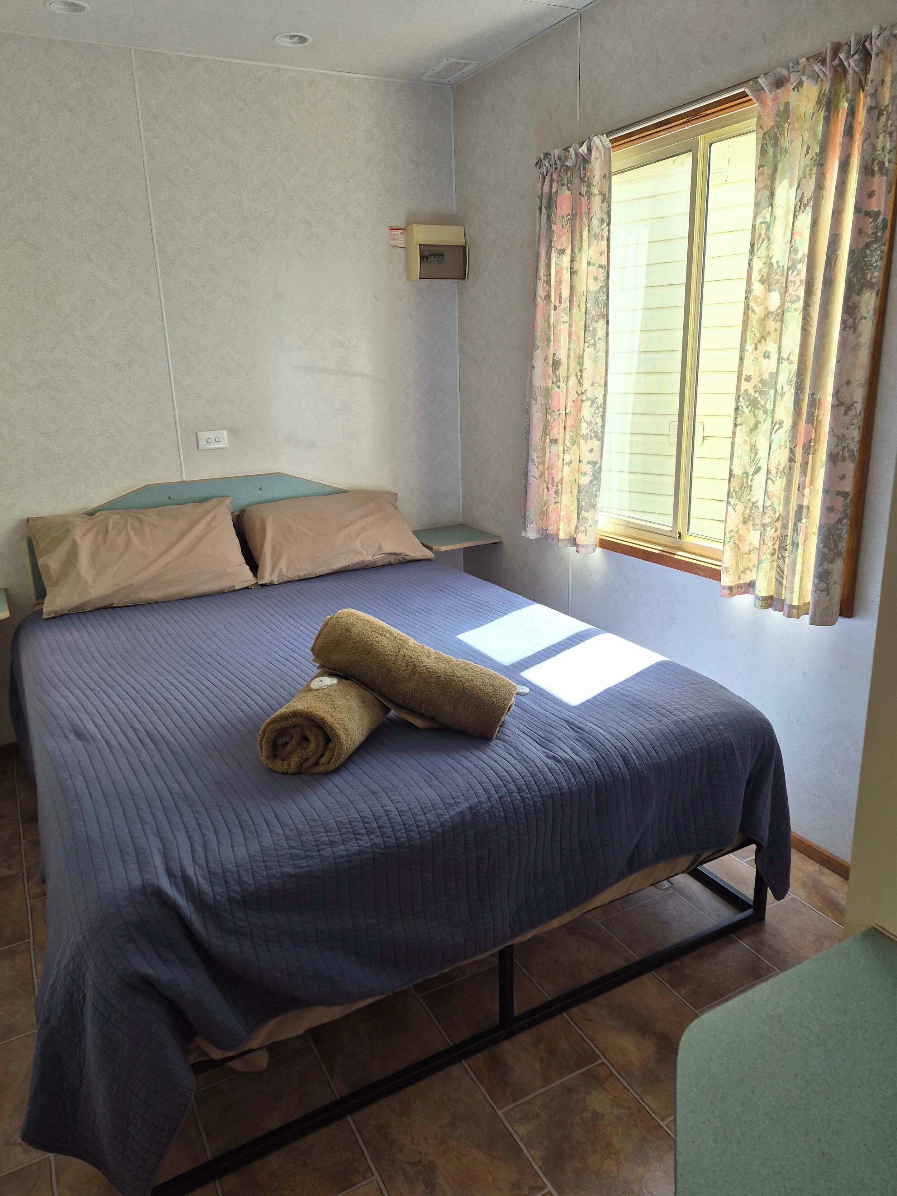 Chalet rustique, patio, vue sur le lac (2 Bedroom Lakeview D2456)