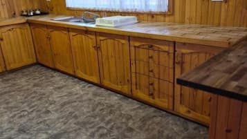 Maison, patio, vue sur le lac (4 Bedroom Laanecoorie Lodge) | Cuisine privée