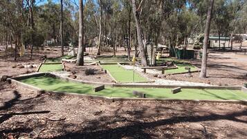 Mini-golf
