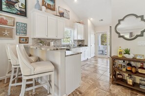 Fridge, microwave, oven, stovetop - Just Fore Fun: Small Dog-friendly, Close to Beach (Corolla)