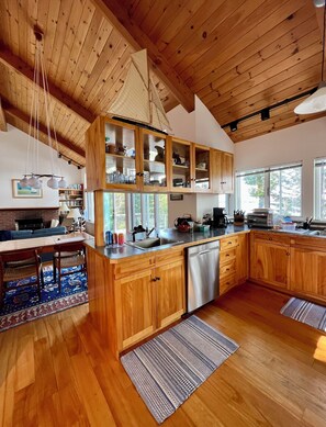 Microwave, oven, stovetop, dishwasher - Mid-coast Dream- Beautiful Oceanfront home with spectacular views! (St. George)