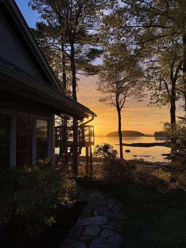 Mid-coast Dream- Beautiful Oceanfront home with spectacular views!