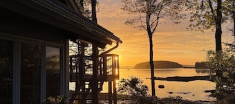 Mid-coast Dream- Beautiful Oceanfront home with spectacular views!