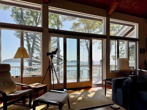 Mid-coast Dream- Beautiful Oceanfront home with spectacular views!