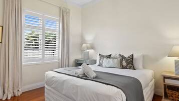 3 bedrooms, desk, iron/ironing board, WiFi