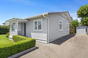 Exterior - Perfect Mt Eden Bungalow (by Furnished Rentals) (Auckland City)