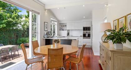 Perfect Mt Eden Bungalow (by Furnished Rentals)