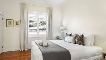3 bedrooms, desk, iron/ironing board, WiFi