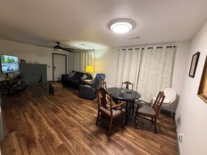 TV - Explore Troy from this central location  - Easy Walk to Distillery (Troy)