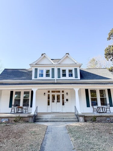 The Whitaker House - Modern Historic Farmhouse in Franklinton, NC!