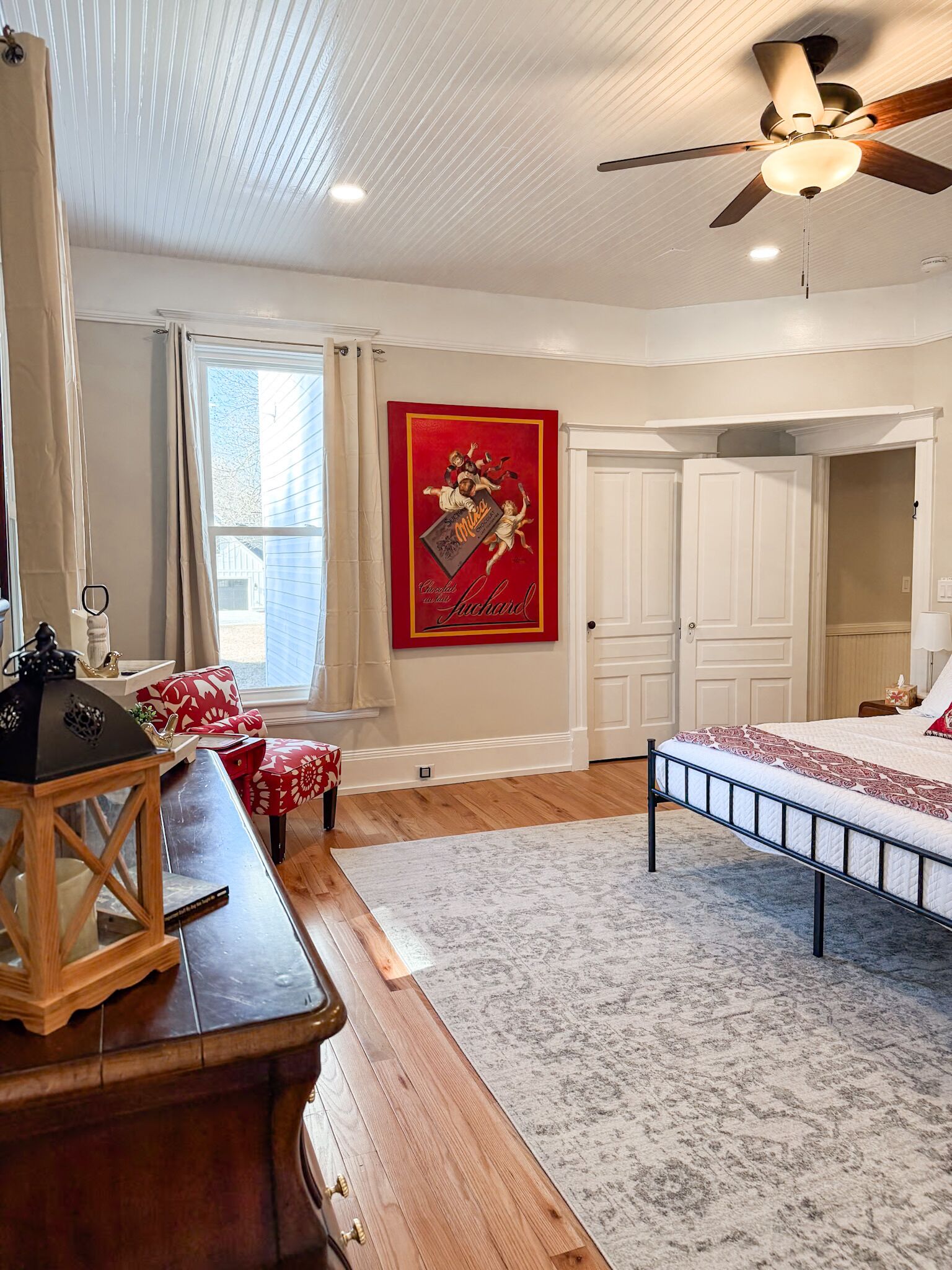 4 多间卧室、办公桌、熨斗/熨衣板、旅行婴儿床