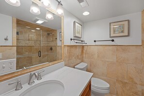 Shower, hair dryer - 251 Stoney Creek Villa | Steps to Harbour Town | Community Pool | Private Patio (Hilton Head Island)