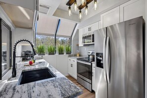 Refrigerador, microondas, parrilla de estufa y lavavajillas 