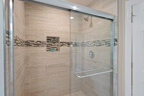 Shower, towels - Family Getaway, Newly Renovated Sea Pines Oasis (Hilton Head Island)