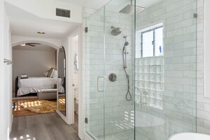 Shower, towels - Scottsdale Grand Getaway with Private Yard, Heated Pool, Billiards, and Putting Green (Scottsdale)