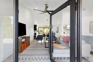 TV, fireplace - Sol Paradise Villa -Private Pool, Games, BBQ, wet bar & EV charger (Scottsdale)
