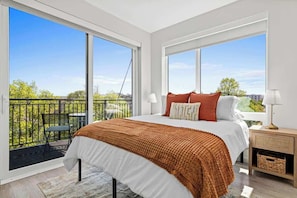 Iron/ironing board, WiFi, bed sheets - 1BR Apt | Rooftop, Gym, Workspace (Minneapolis)