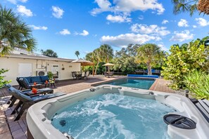 Terrace/patio - Siesta SunDaze | Canal Front, Pool, Hot Tub, Walk to Siesta Key Beach (Sarasota)