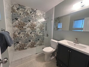 Shower, hair dryer, towels - Adorable beach house situated in Pelican Shores with private beach access and kayak launch. (Englewood)