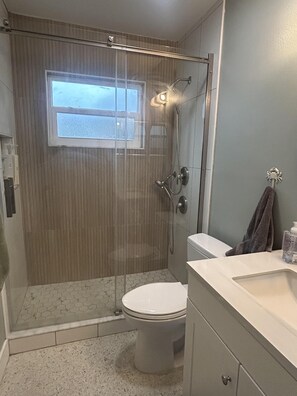 Shower, hair dryer, towels - Adorable beach house situated in Pelican Shores with private beach access and kayak launch. (Englewood)