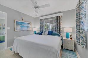 3 bedrooms, iron/ironing board, free WiFi, bed sheets - Adorable beach house situated in Pelican Shores with private beach access and kayak launch. (Englewood)