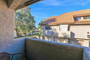 Property grounds - Welcome to Desert Lux: Your Oasis of Elegance (Scottsdale)