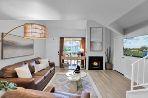 Living area - Welcome to Desert Lux: Your Oasis of Elegance (Scottsdale)