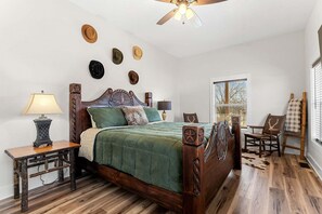 2 bedrooms, iron/ironing board, free WiFi, bed sheets - The Bunkhouse | Downtown Branson Home Walkable to Landing & Convention Center (Branson)