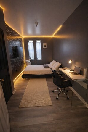 Iron/ironing board, Internet, bed sheets