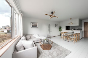 Apartment | Living area | Flat-screen TV