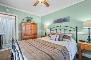 WiFi, bed sheets - The Cottage (John Day)