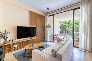 TV - Corasol: Luxury Escape Pools, Nature & Golf (Playa del Carmen)