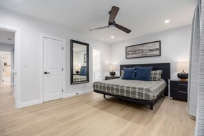 Bügeleisen/Bügelbrett, Internetzugang, Bettwäsche