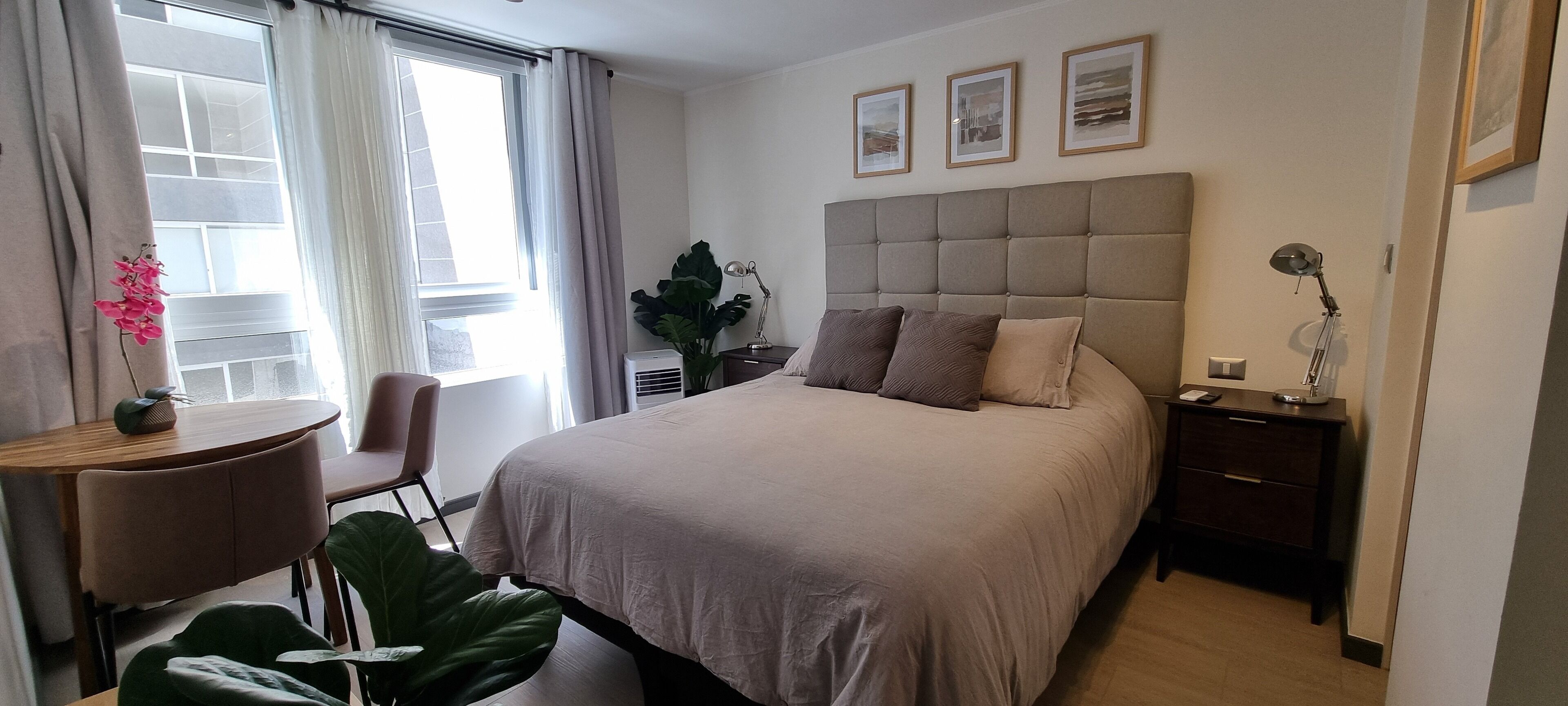 1 dormitorio, tabla de planchar con plancha, wifi y ropa de cama