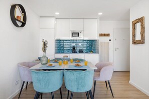 Dining - Blue Breeze Espinho | Pool View, Gym & Balcony (Espinho)