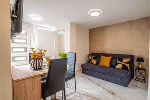 TV - Holiday apartment with air conditioning (Novi Vinodolski)
