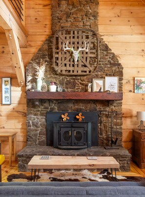 Interior - Private Oasis, Family & Pet Friendly, Bordering National Forest and Trails. (Ellijay)